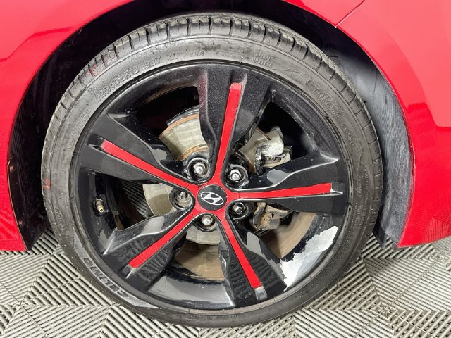 Used 2017 Hyundai Veloster Value Edition FWD image 27