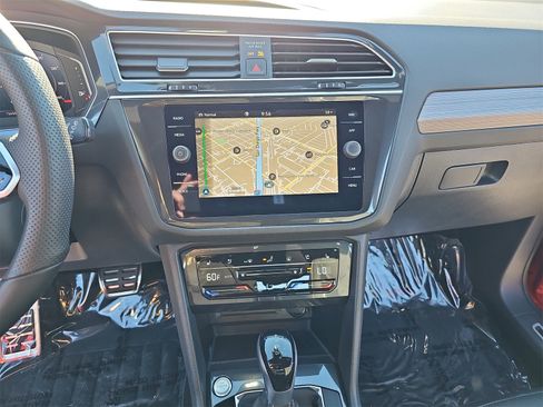 Certified 2024 Volkswagen Tiguan SEL R-Line image 21