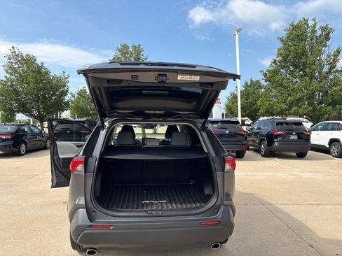 Used 2022 Toyota RAV4 XLE Premium AWD/4WD image 27