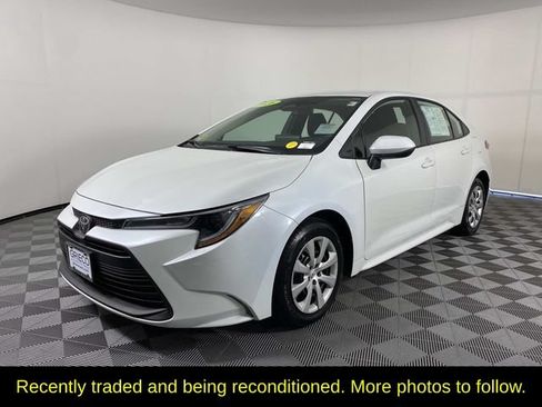 Used 2026 Toyota Corolla LE FWD image 4