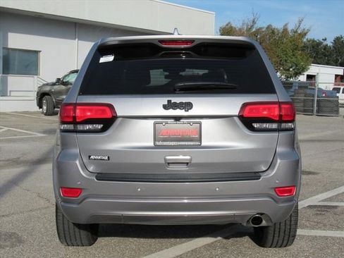 Used 2021 Jeep Grand Cherokee Laredo X image 5