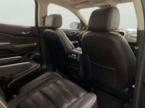 Used 2018 GMC Acadia Denali w/ Technology Package FWD image 34