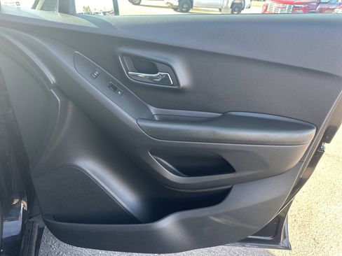 Used 2022 Chevrolet Trax LS w/ Tint and Cruise Package image 30