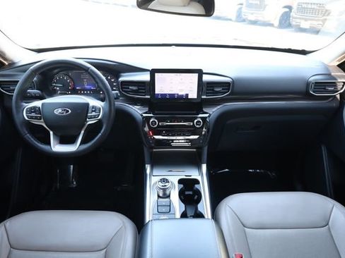 Used 2022 Ford Explorer Limited image 16