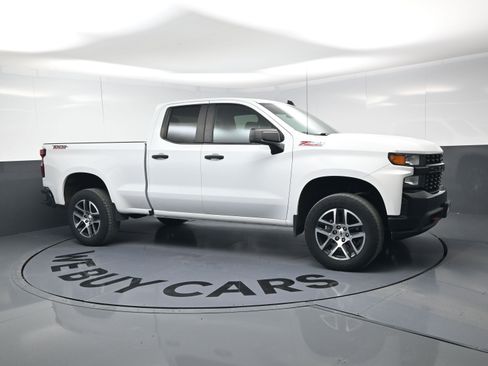 Used 2019 Chevrolet Silverado 1500 Custom Trail Boss w/ Custom Convenience Package image 2