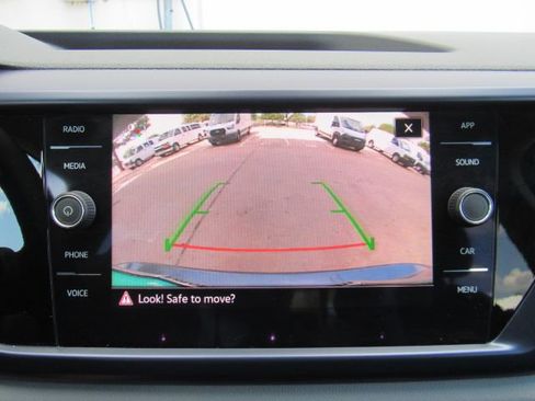 Used 2023 Volkswagen Taos SE image 8