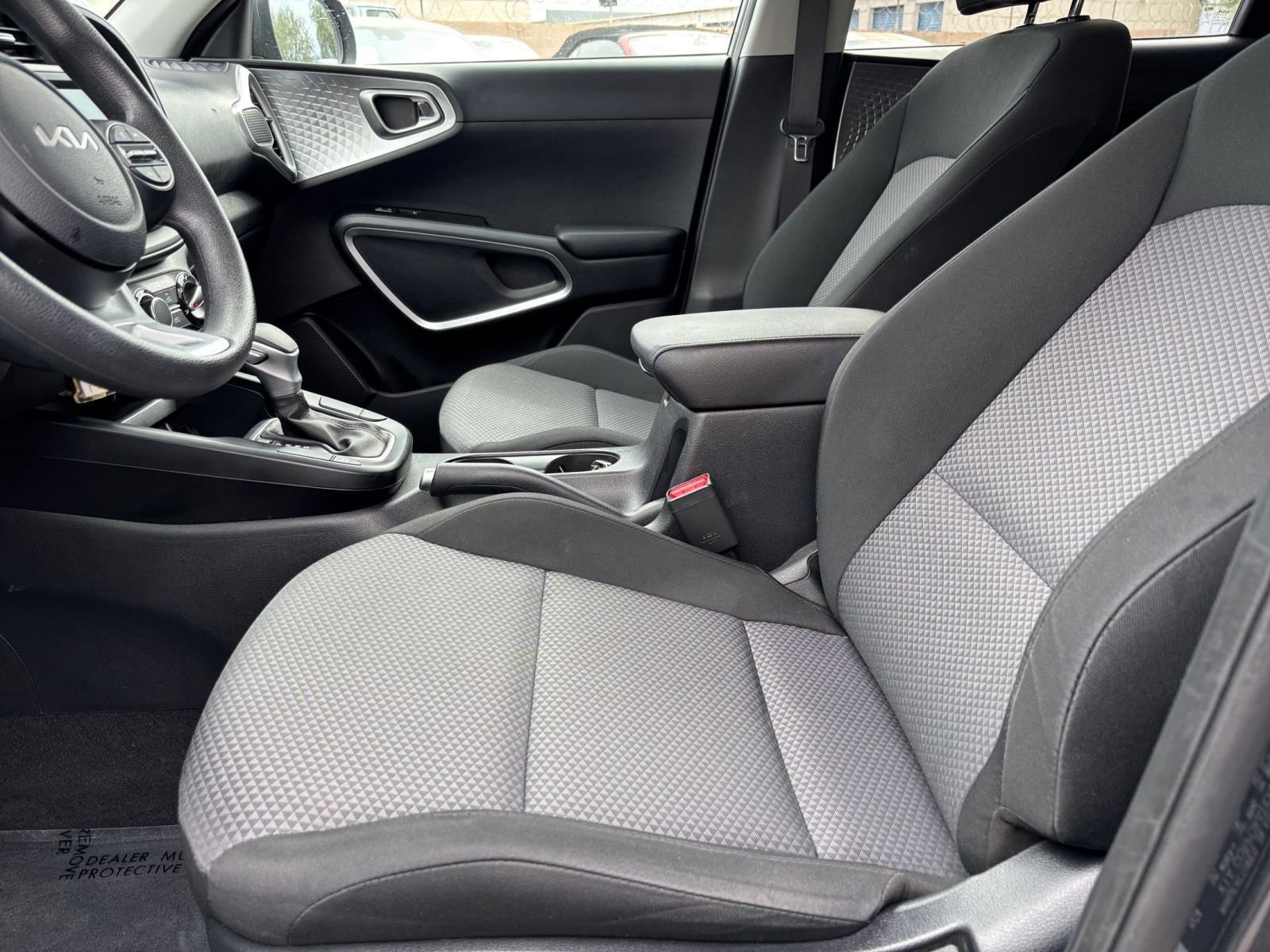 Used 2025 Kia Soul LX w/ LX Technology Package FWD image 24