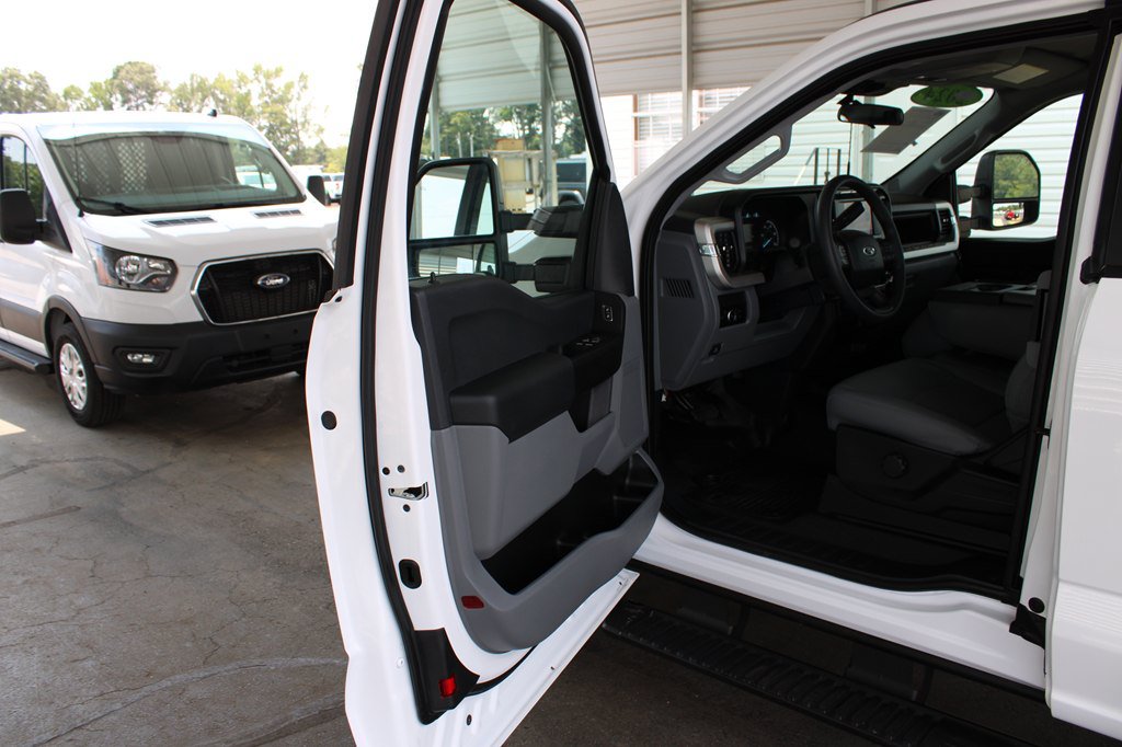 Used 2024 Ford F250 XL w/ XL Chrome Package RWD image 23