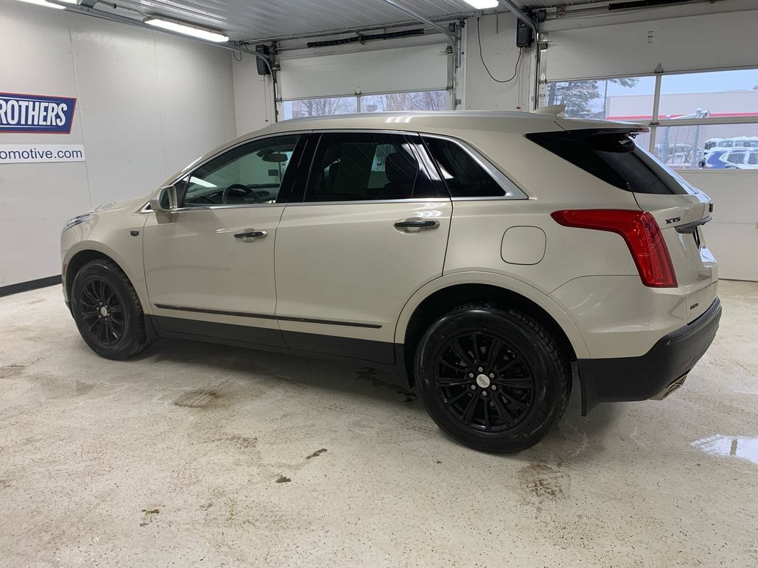 Used 2017 Cadillac XT5 Luxury AWD/4WD image 3