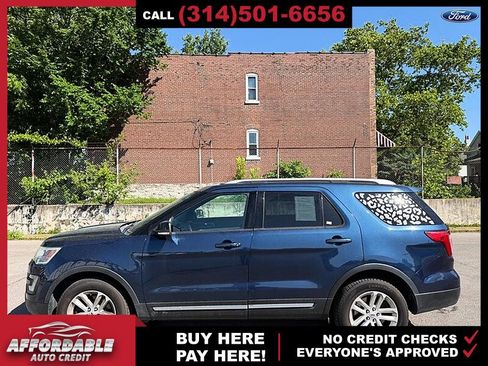 Used 2017 Ford Explorer XLT w/ Equipment Group 201A FWD image 2