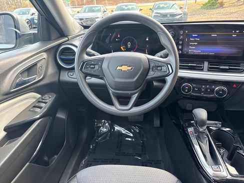 Used 2025 Chevrolet Trax LT image 16