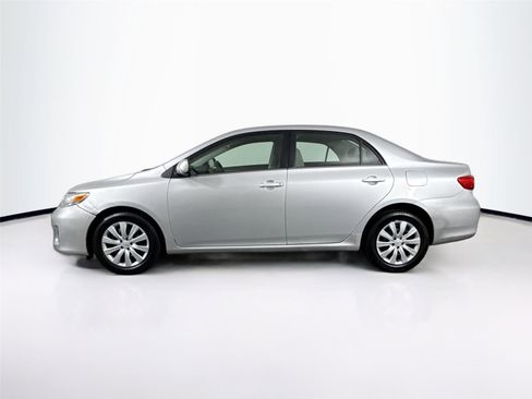 Used 2013 Toyota Corolla LE FWD image 12