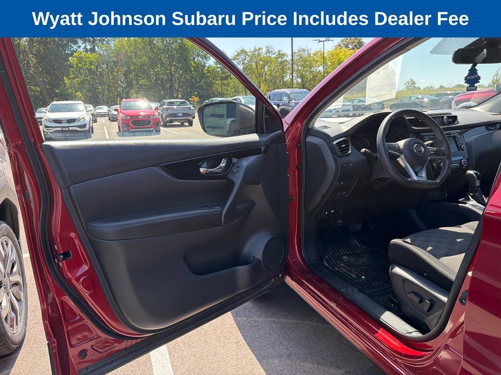 Used 2020 Nissan Rogue Sport SV FWD image 18
