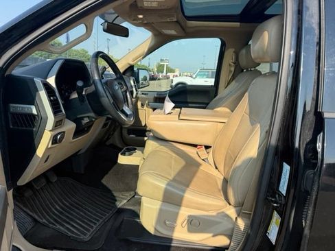 Used 2017 Ford F150 Lariat AWD/4WD image 2