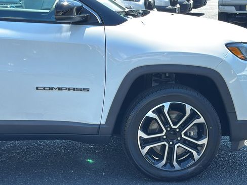 Used 2023 Jeep Compass Limited w/ Sun and Sound Group AWD/4WD image 13
