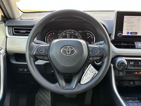 Used 2025 Toyota RAV4 XLE FWD image 16