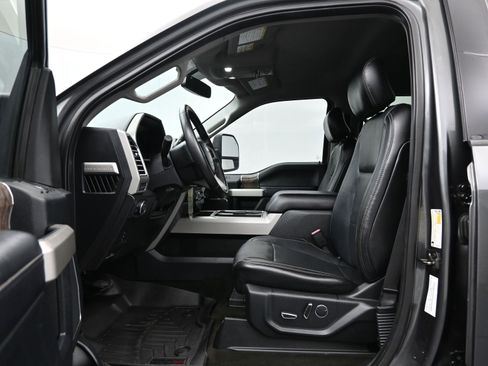 Used 2017 Ford F250 Lariat w/ Chrome Package image 9