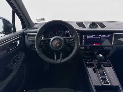 New 2025 Porsche Macan GTS image 18