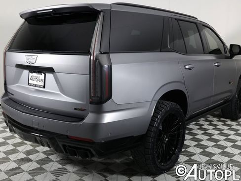 Used 2026 Cadillac Escalade V w/ LPO, Onyx Lite Package image 5