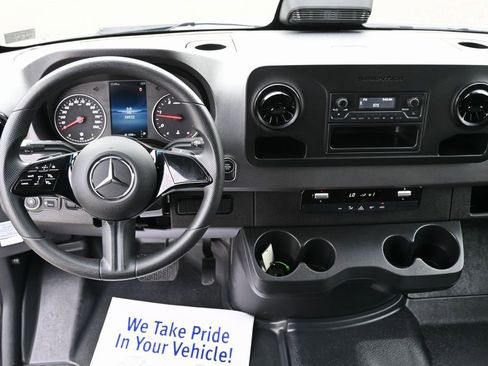 Used 2025 Mercedes-Benz Sprinter 2500 image 23
