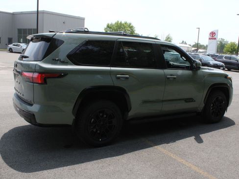 New 2026 Toyota Sequoia Platinum w/ TRD Off-Road Package AWD/4WD image 4