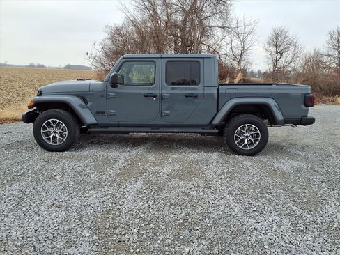 New 2026 Jeep Gladiator Sport image 32