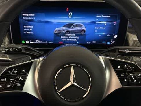 Used 2024 Mercedes-Benz GLC 300 4MATIC image 17
