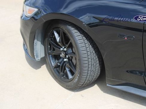 Used 2017 Ford Mustang GT Premium w/ Black Accent Package RWD image 9