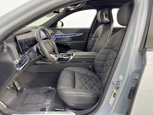 Used 2024 BMW 740i w/ Premium Package 2 RWD image 17