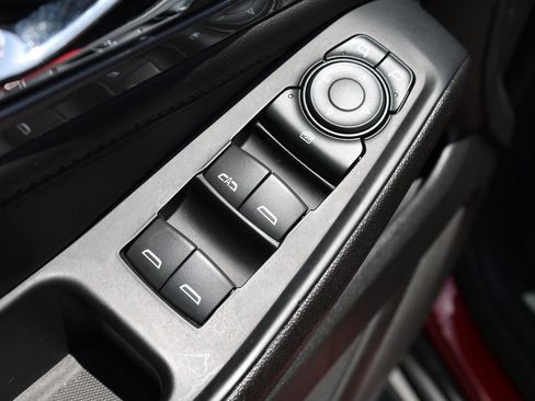 Used 2023 Chevrolet Traverse LT FWD image 11