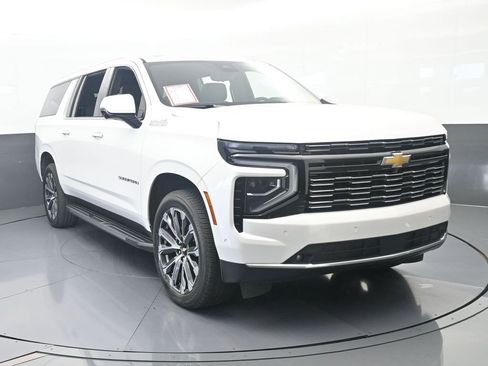 Used 2025 Chevrolet Suburban High Country w/ Sun And Tow Package RWD image 9