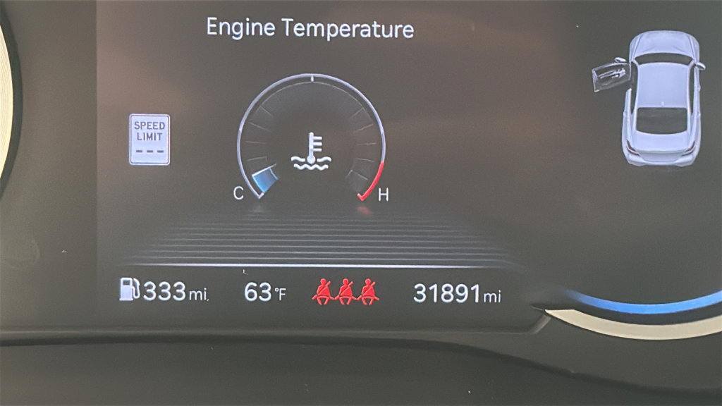 Used 2025 Genesis G70 2.5T RWD image 16