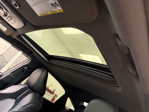 Used 2019 Toyota Avalon XSE w/ All Weather Liner Package FWD image 12