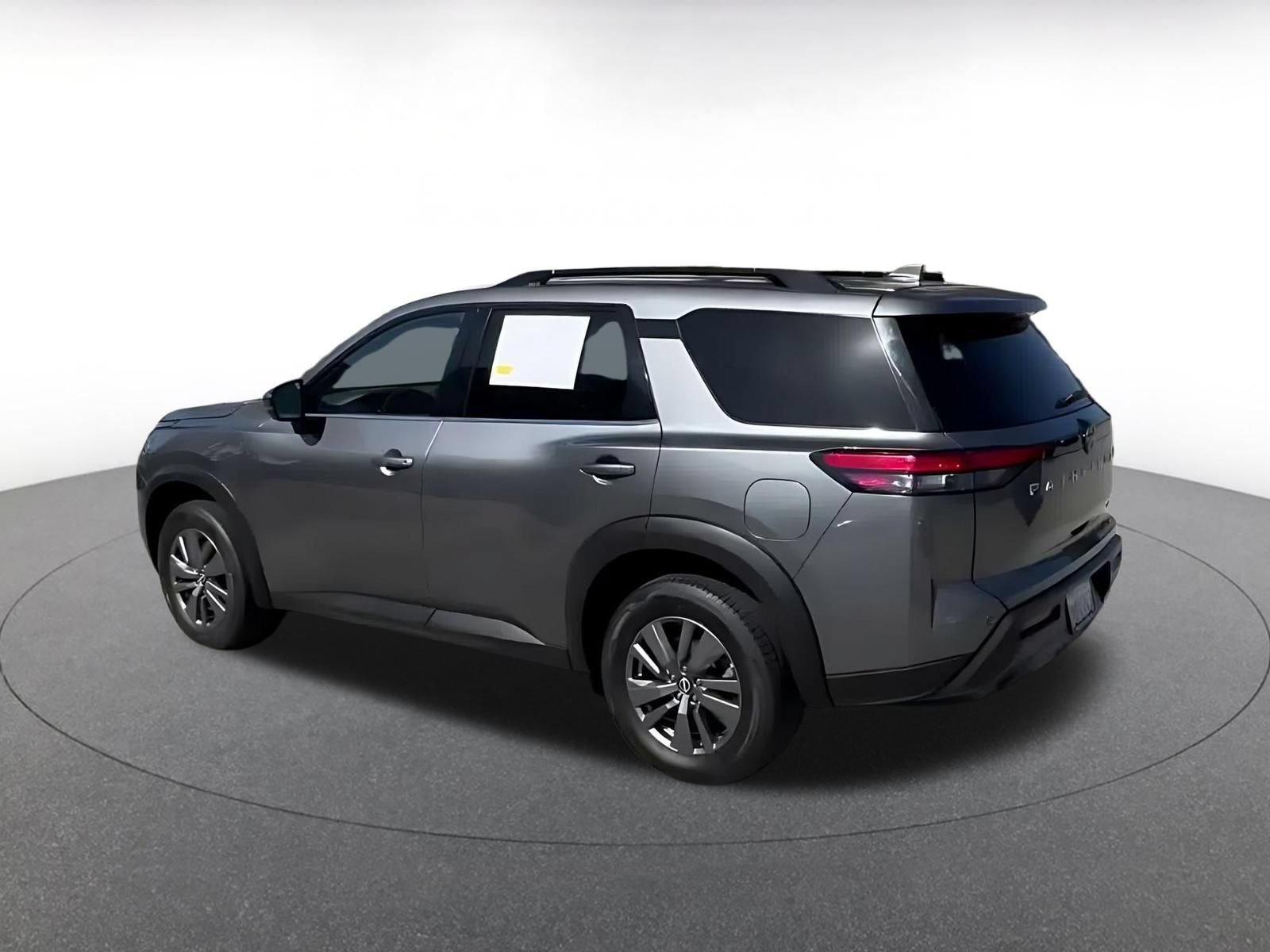 Used 2025 Nissan Pathfinder SV AWD/4WD image 9