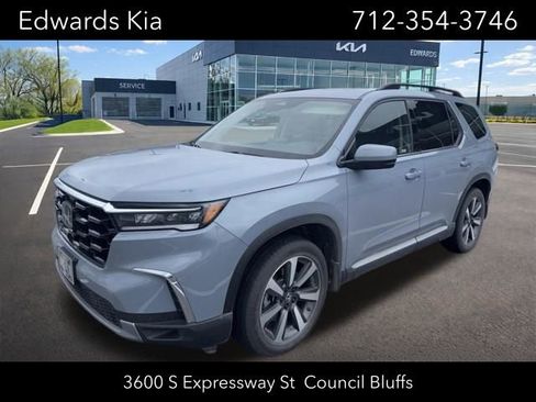 Used 2024 Honda Pilot Touring image 1