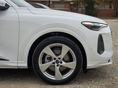 New 2025 Audi Q5 Prestige image 11