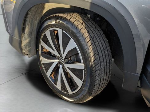 Certified 2024 Volkswagen Taos SE image 34
