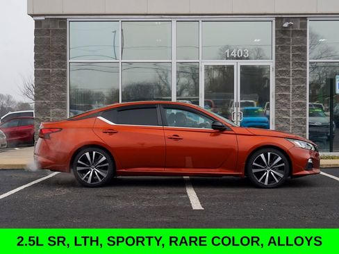 Used 2021 Nissan Altima 2.5 SR w/ SR Premium Package image 2