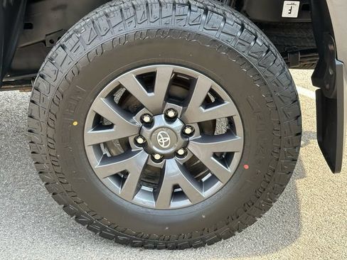 Used 2022 Toyota Tacoma SR5 w/ Black Out Package (TMS) AWD/4WD image 32