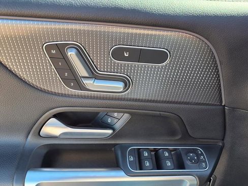 Used 2021 Mercedes-Benz GLB 250 image 8