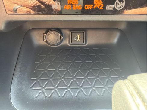 Used 2025 Toyota RAV4 XLE AWD/4WD image 23