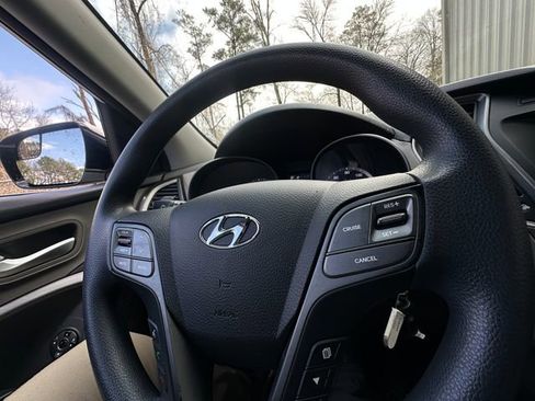 Used 2017 Hyundai Santa Fe Sport FWD image 19