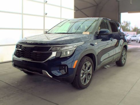 Used 2026 Kia Seltos LX AWD/4WD image 1