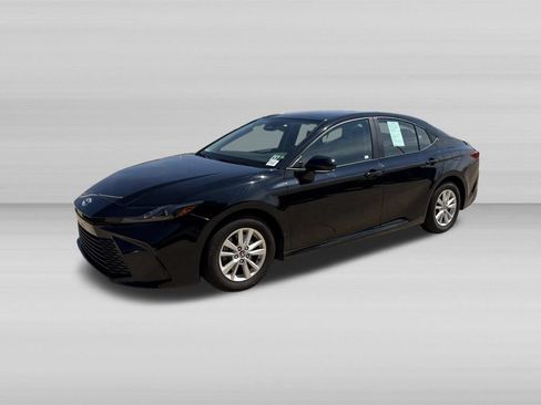 Used 2025 Toyota Camry LE FWD image 9