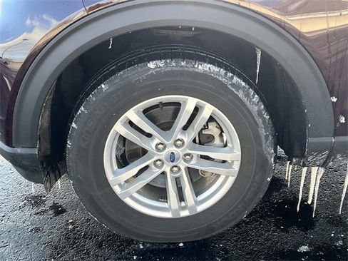 Certified 2022 Ford Explorer XLT w/ Equipment Group 202A image 6