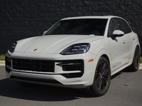 Certified 2026 Porsche Cayenne GTS AWD/4WD image 40