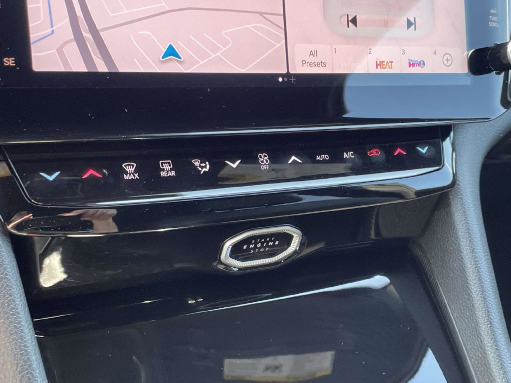 New 2027 Jeep Grand Cherokee Altitude AWD/4WD image 39