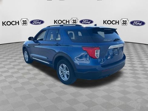 Used 2023 Ford Explorer XLT AWD/4WD image 3