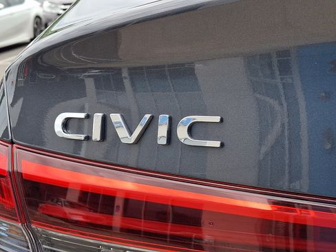 Used 2023 Honda Civic Sport image 29