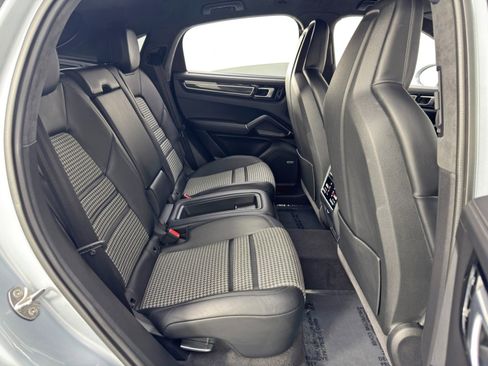 Used 2021 Porsche Cayenne GTS w/ Lightweight Sport Package image 39